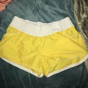 Gym shorts💛